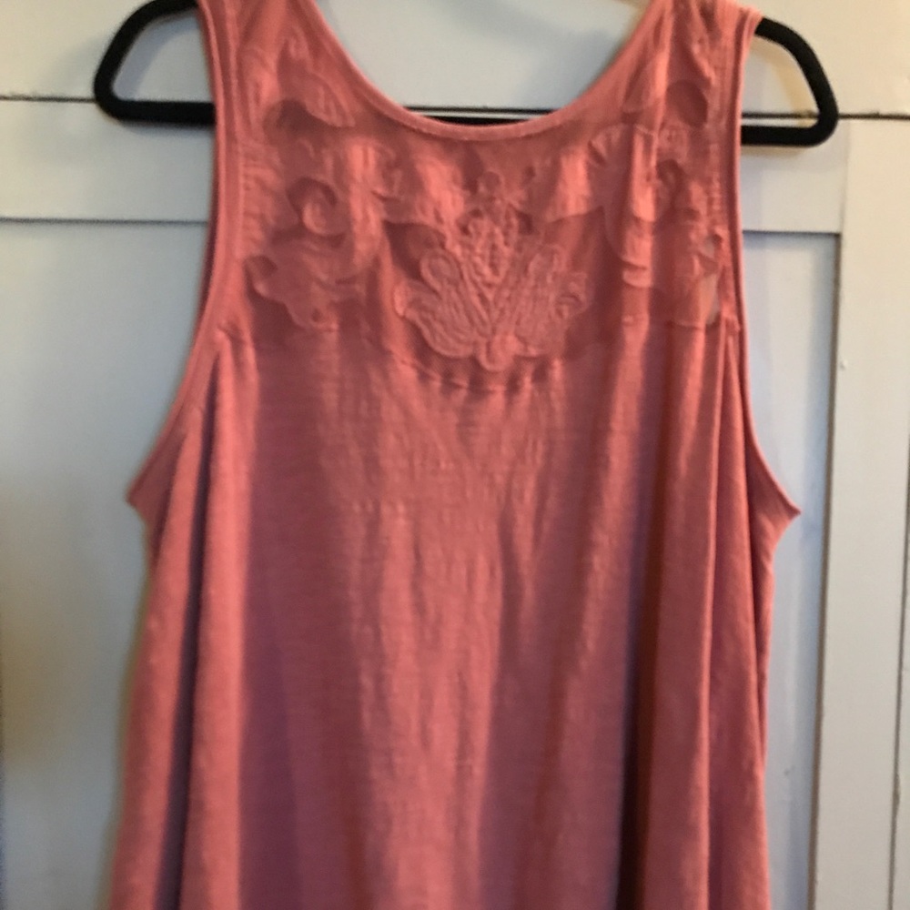 Tank top with lace design